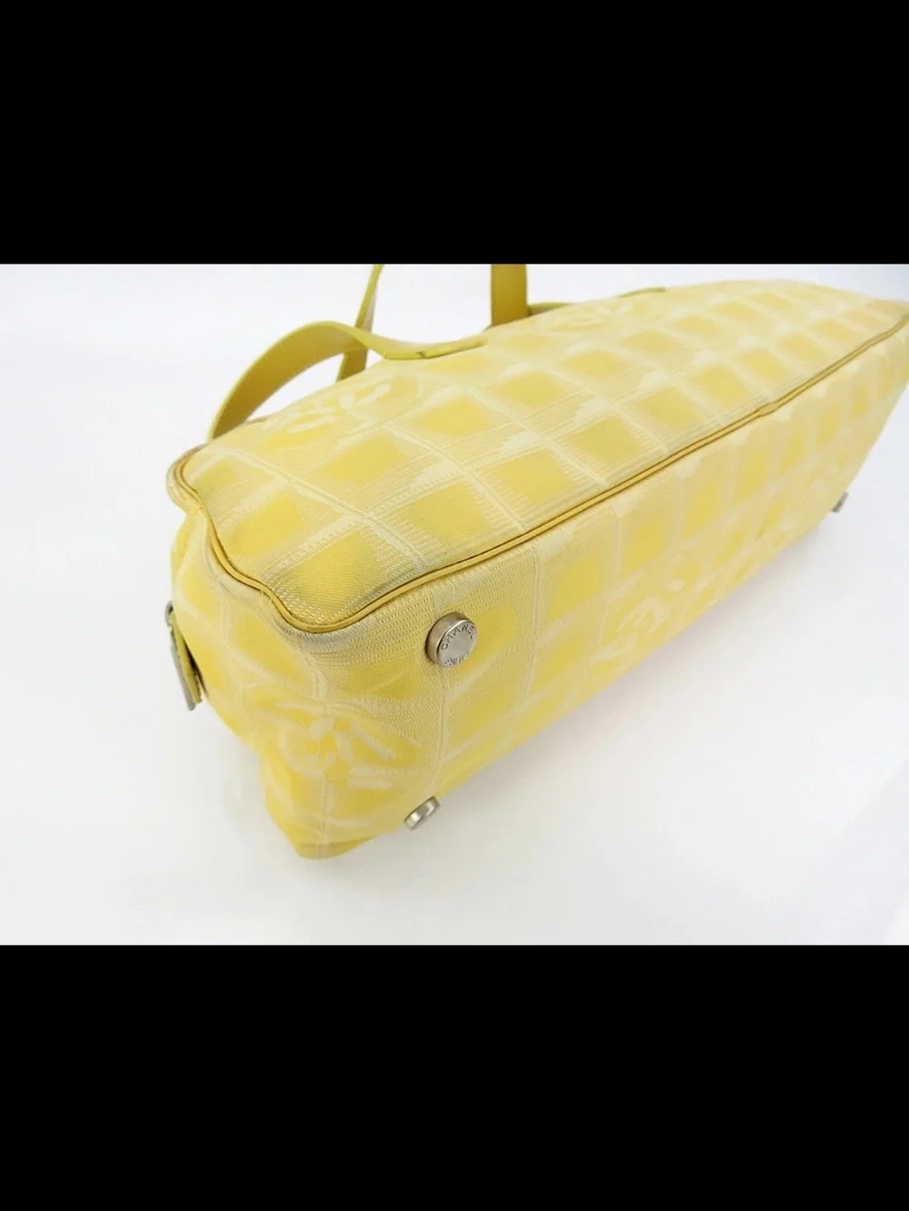 CHANEL Yellow Patterned Shoulder Bag - Picture 8 of 16